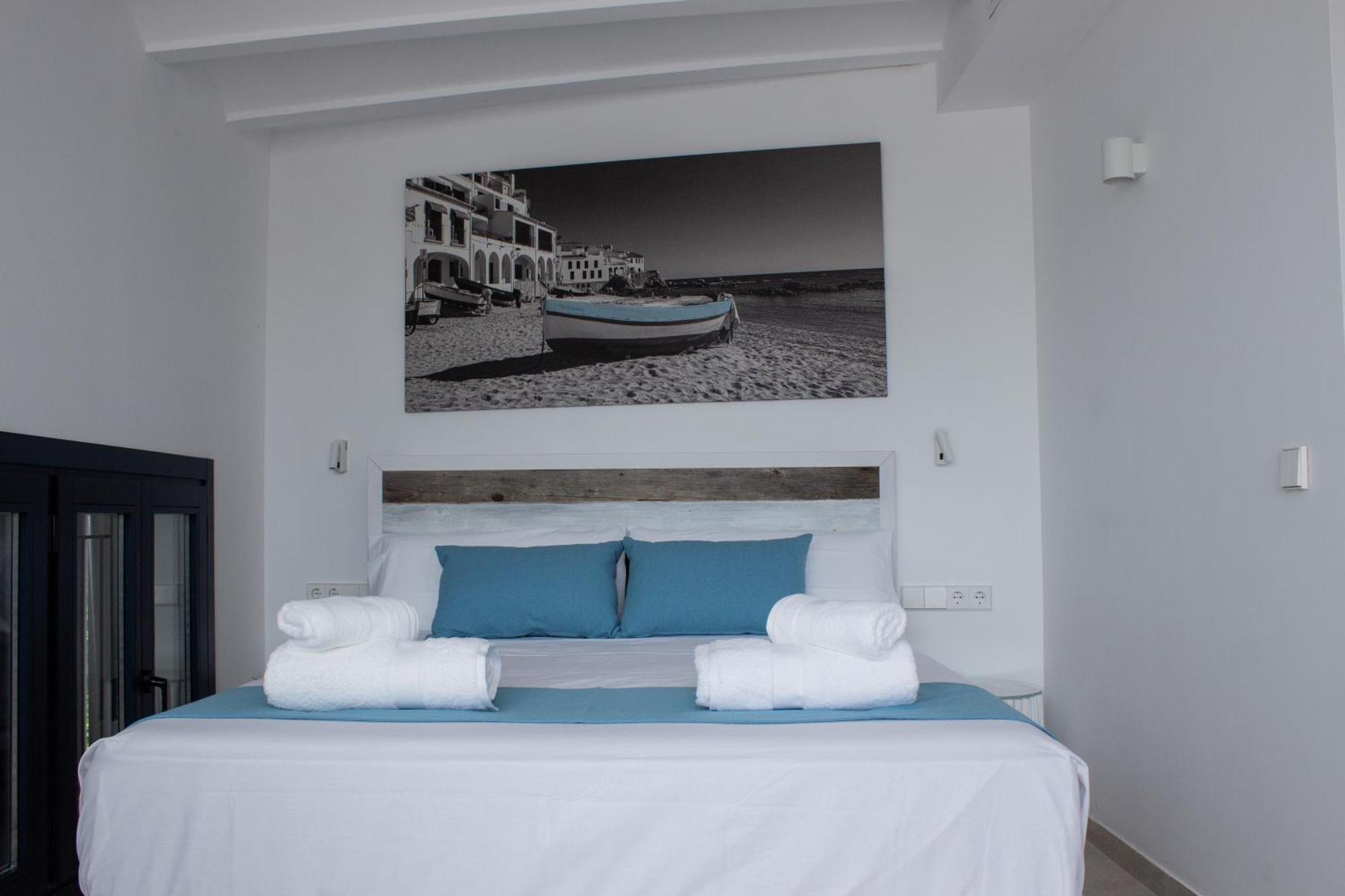 Hotel Boutique Es Blau กาดาเกส ภายนอก รูปภาพ