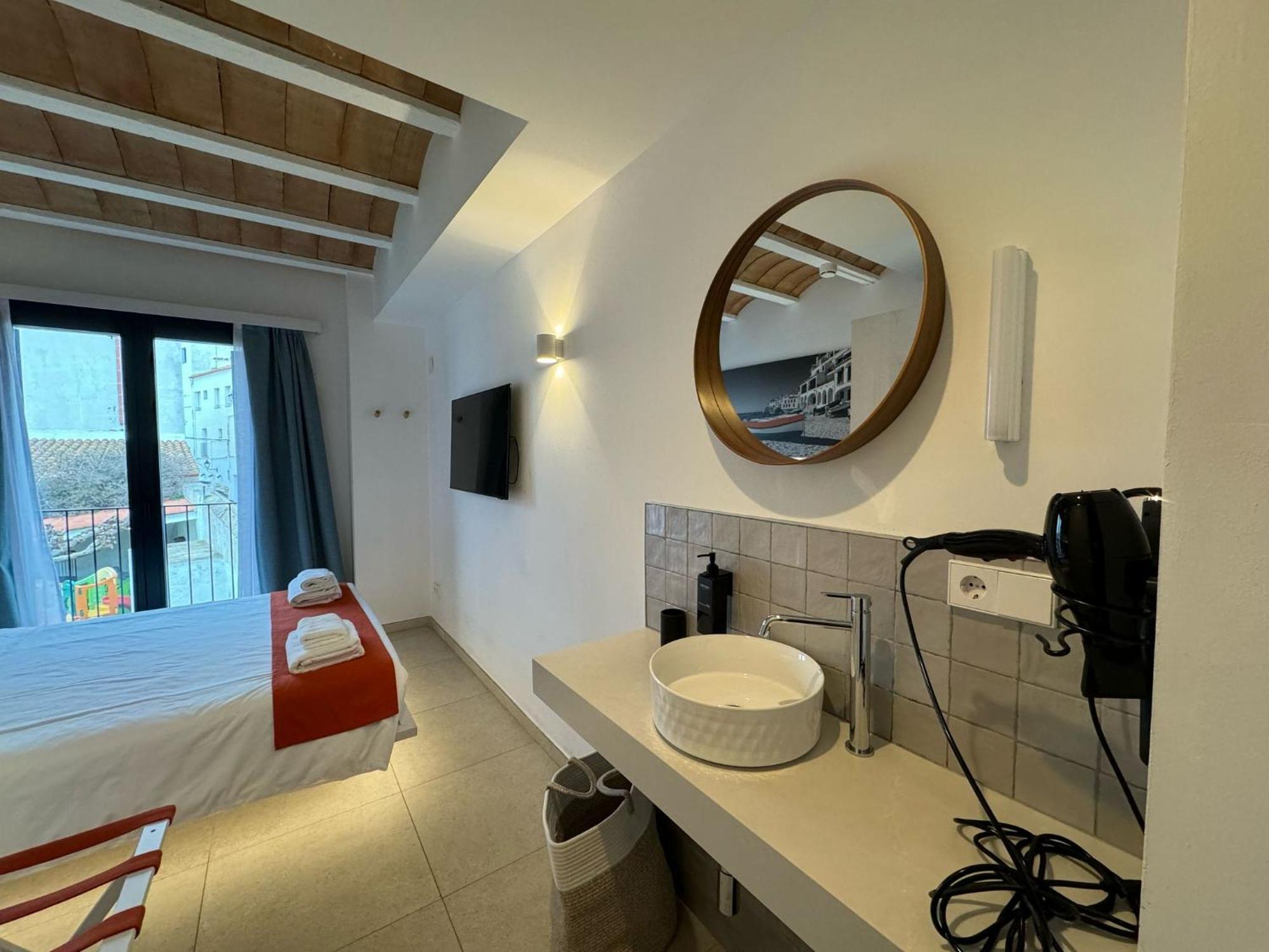Hotel Boutique Es Blau กาดาเกส ภายนอก รูปภาพ